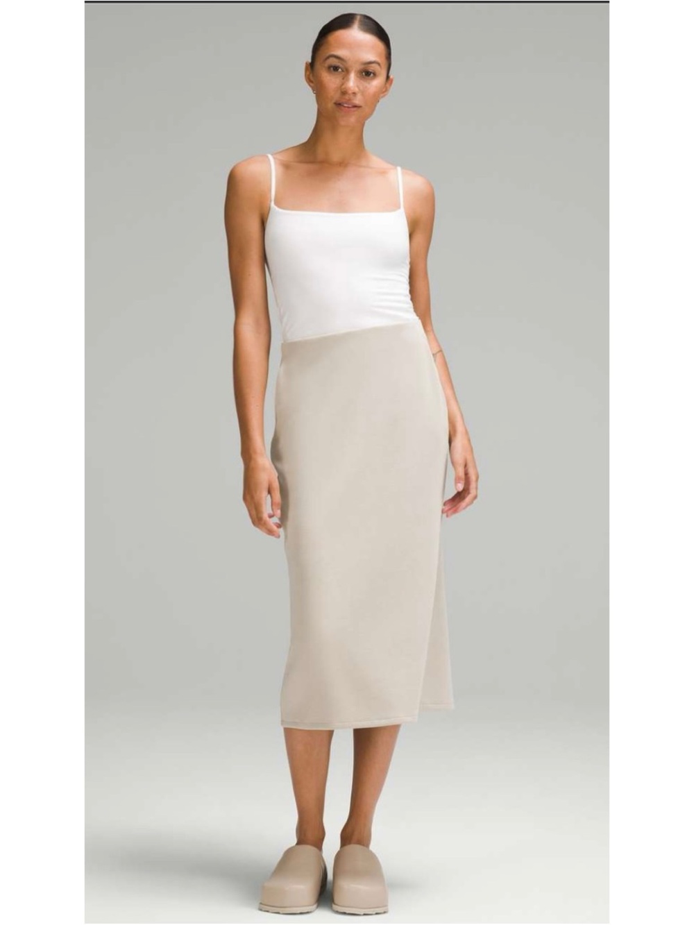 Lululemon Softstreme High Rise Midi Skirt in Mojave Tan Size 12 Pockets Soft